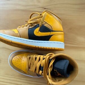 Nike Dunk High! Great condition. Size 5 1/2